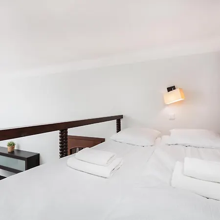 Spacious With Entresol - Old Jewish Town - By Upstairs Διαμέρισμα