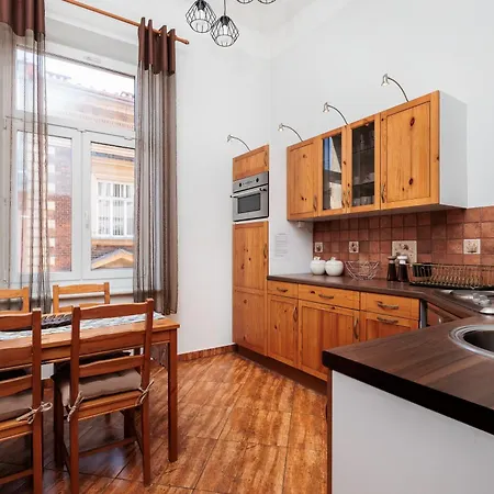 Spacious With Entresol - Old Jewish Town - By Upstairs Apartment